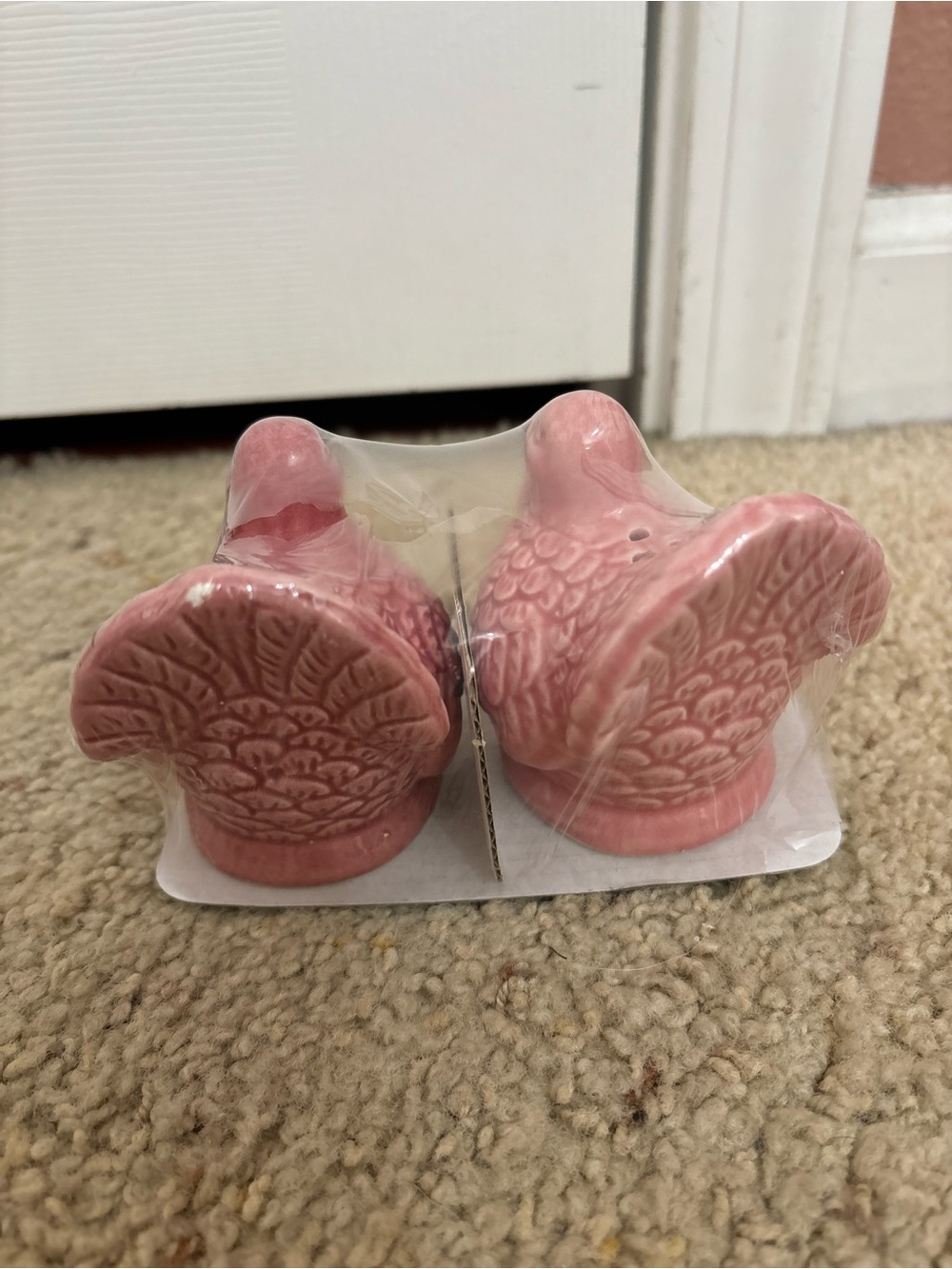 NWT Pink Turkey Salt & Pepper Shakers - Picture 3 of 5